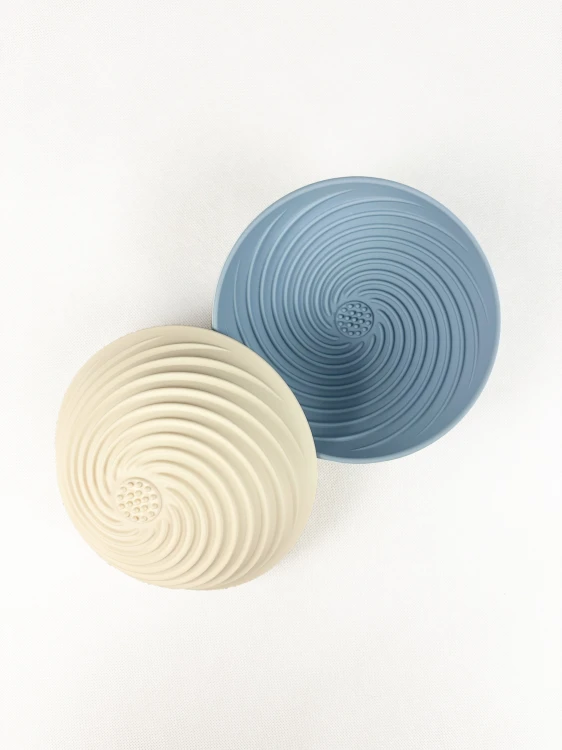 miska-calm-lick-bowl-dla-psa-i-kota-niebieska-blue-interaktywna-1-8.jpg