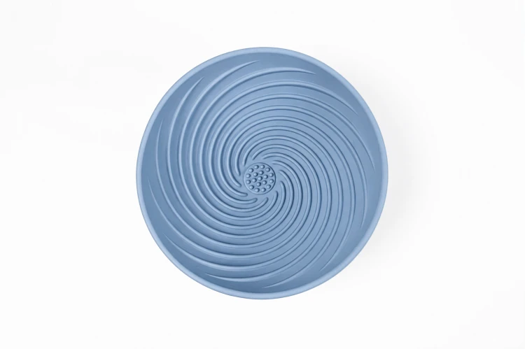 miska-calm-lick-bowl-dla-psa-i-kota-niebieska-blue-interaktywna-1-1a.jpg